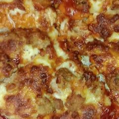 A picture of Chicken pizza.