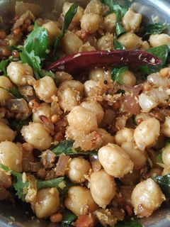 மசாலா வெள்ளசுண்டல் (Masala vellai sundal recipe in tamil) செய்முறை முக்கிய புகைப்படம்