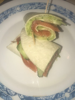 Una foto de Wrap de Palometa y Aguacate