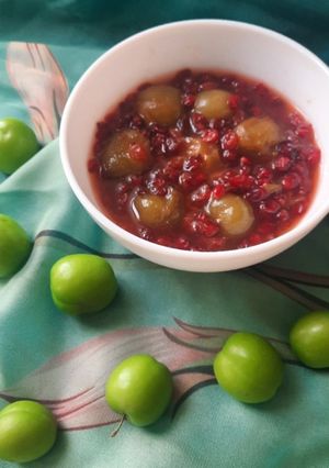 عکسی از دستور ترشک گوجه سبز و زرشک 😋😋
