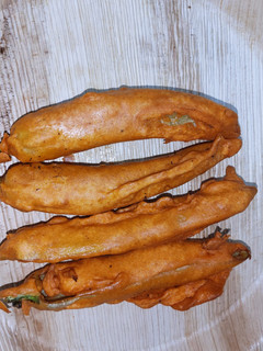 மிளகாய் பஜ்ஜி(milagai bajji recipe in tamil) செய்முறை முக்கிய புகைப்படம்