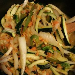 A picture of Paleo Teriyaki Stir-fry Zoodles.