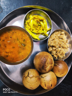 दाल बाटी चूरमा(Dal bati churma recipe in Hindi) रेसिपी मुख्य फोटो