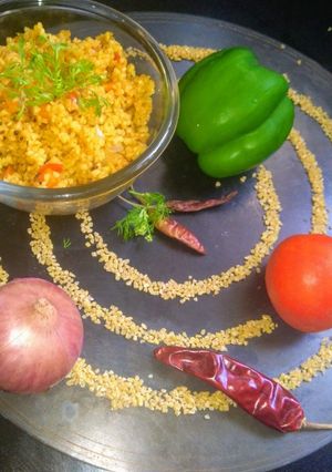 A picture of Veggie daliya upma.