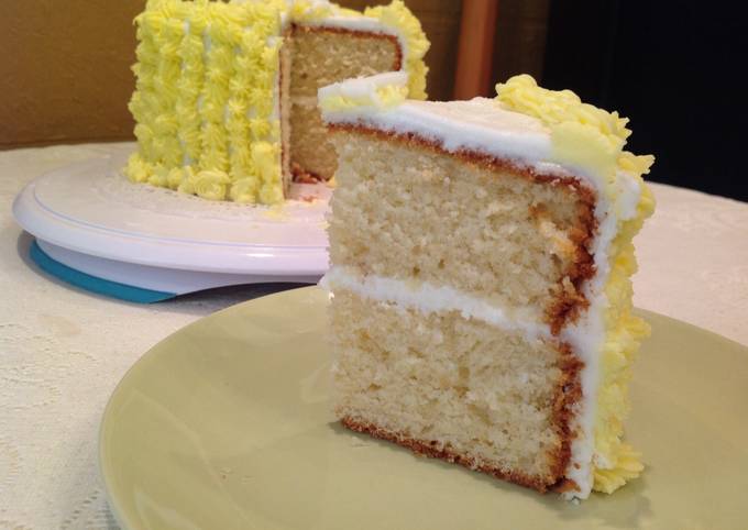 Greek yogurt cake w/butter cream frosting