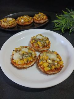 चेडर चीज़ स्वीटकॉर्न ब्रेड पिज़्ज़ा रेसिपी मुख्य फोटो