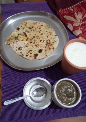 A picture of Aloo paratha.