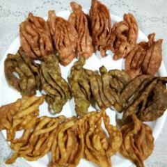 A picture of Karela shape Mathri.