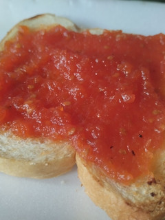 Una foto de Dulce🍯🍞de tomate🍅🥖