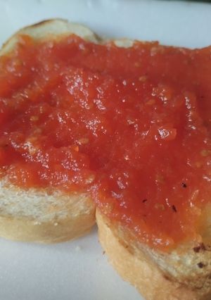 Una foto de Dulce🍯🍞de tomate🍅🥖