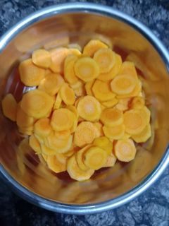 લીલી હળદરનું અથાણું (Lili Haldar Athanu Recipe In Gujarati) રેસીપી મુખ્ય ફોટો
