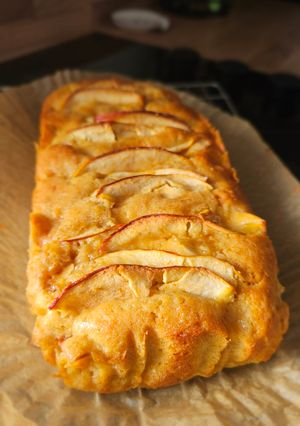 A picture of Apple Cake.
