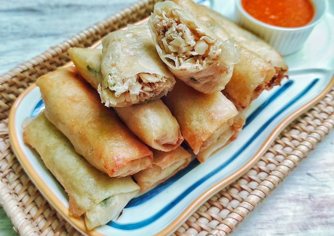Lumpia isi rebung ayam