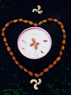 ચોખા ની ખીર (Rice Kheer Recipe In Gujarati) રેસીપી મુખ્ય ફોટો