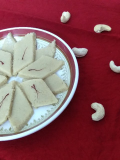 காஜூ கத்லி (kaju katli recipe in tamil) செய்முறை முக்கிய புகைப்படம்