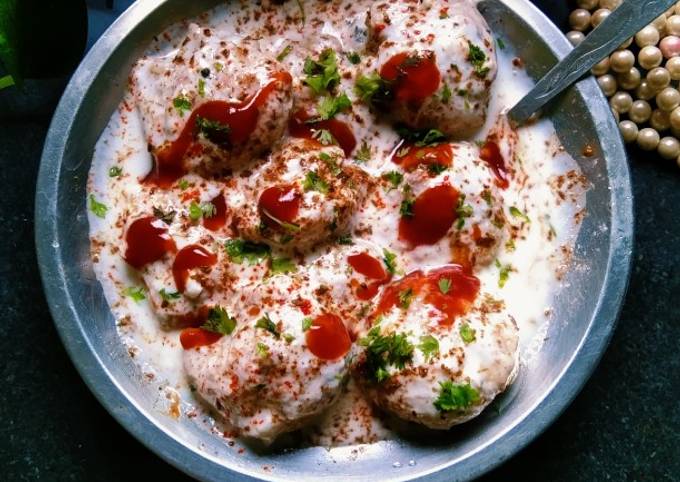 दही बड़े (dahi vade recipe in hindi) रेसिपी मुख्य फोटो