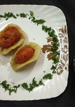 A picture of Luchi with Bangali dum aloo.