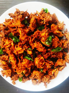 வெங்காய பக்கோடா (Onion pakoda recipe in tamil) செய்முறை முக்கிய புகைப்படம்