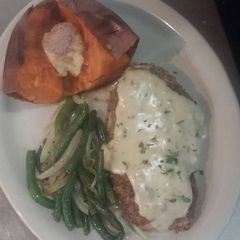 A picture of Almond crusted chicken breast with creamy garlic sauce.