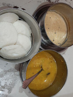 A picture of Idli sambhar.