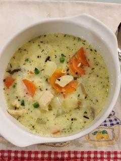 Tárkonyos csirkeragu leves gazdagon recept fotója