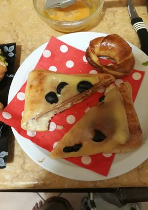 A picture of Bread chicken pizza live show recipie 23rdmay.