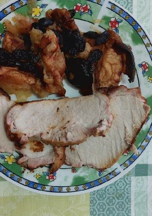 Una foto de Lomo de cerdo con manzana y pasas