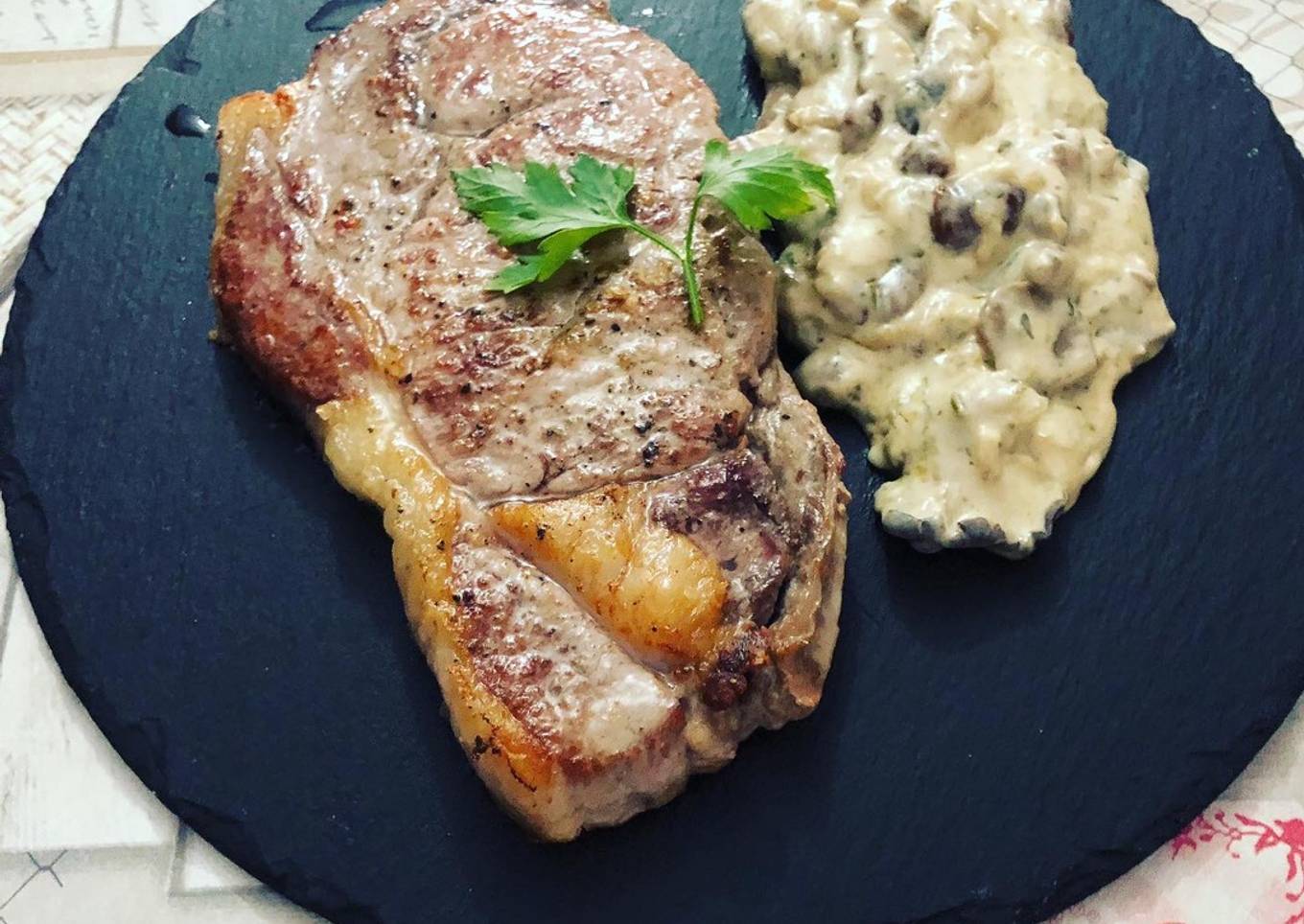 Entrecot de ternera a la plancha en salsa de setas