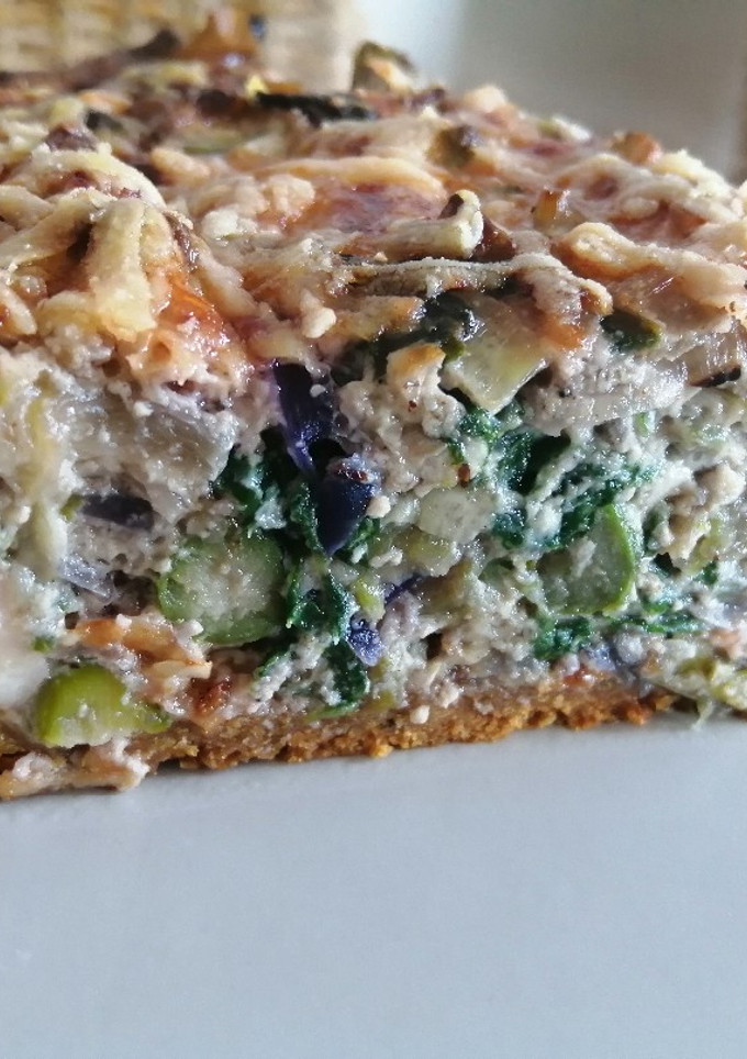 Una foto de Quiche de verduras con base de harina de garbanzos (sin gluten)