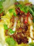บะหมี่หยก บะหมี่ทองคำ เกี๊ยวทอง หมูแดง หมูกรอบ