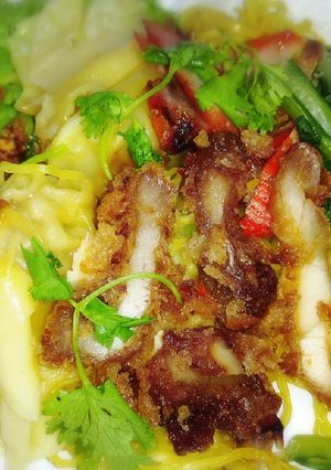 รูปของ บะหมี่หยก บะหมี่ทองคำ เกี๊ยวทอง หมูแดง หมูกรอบ