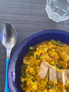Una foto de Arroz con secreto y espárragos trigueros