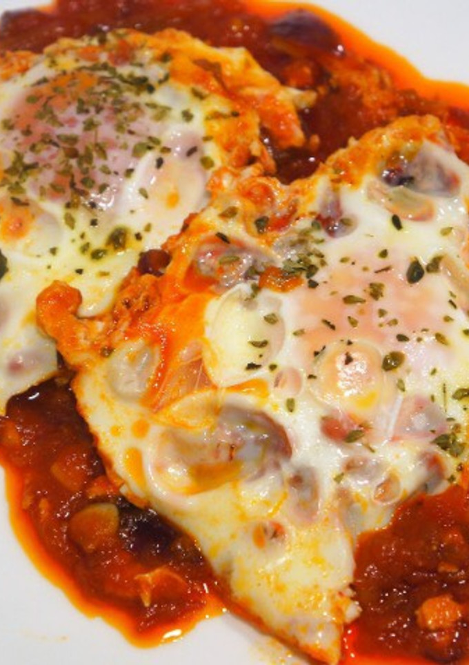 Una foto de Huevos escalfados con tomate
