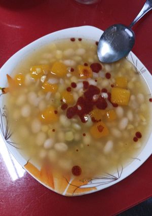 Una foto de Porotos granados con pilco