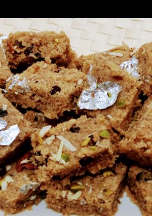 A picture of Suji ka karak halva/Suji ka tukri halwa.