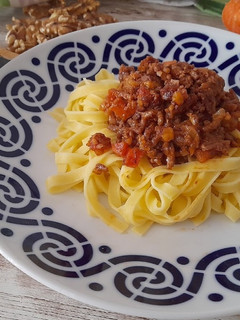 Una foto de Pasta con salsa boloñesa y nueces