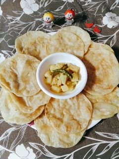 লুচি (luchi recipe in Bengali) রেসিপির প্রধান ছবি