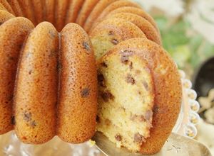 Una foto de Bundt cake de calabaza y chispas de chocolate negro