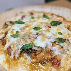 A picture of Mackerel and tomato miso mayonnaise amazake spicy pizza.