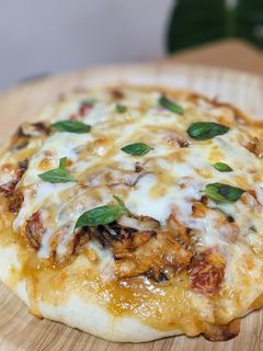 A picture of Mackerel and tomato miso mayonnaise amazake spicy pizza.