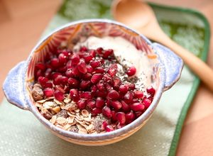 Une photo de 🌱 Muesli au fromage frais et graines de grenade