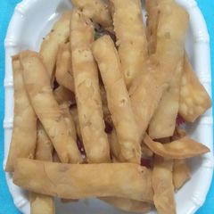 A picture of Namak para.