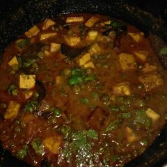A picture of Matar paneer.