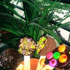 A picture of Oreo pops.