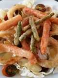 Ensalada de repollo con verduras en tempura