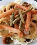 Ensalada de repollo con verduras en tempura
