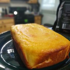 A picture of Almond flour cake.