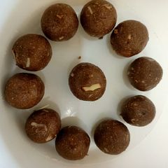 A picture of Soonth Jaggery Balls.