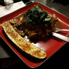 A picture of Steak marsala.