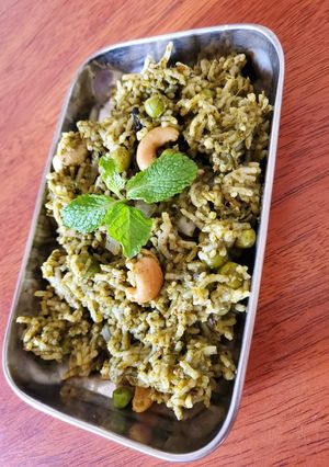 ગ્રીન પુલાવ (green pulav recipe in gujarati) રેસીપી મુખ્ય ફોટો
